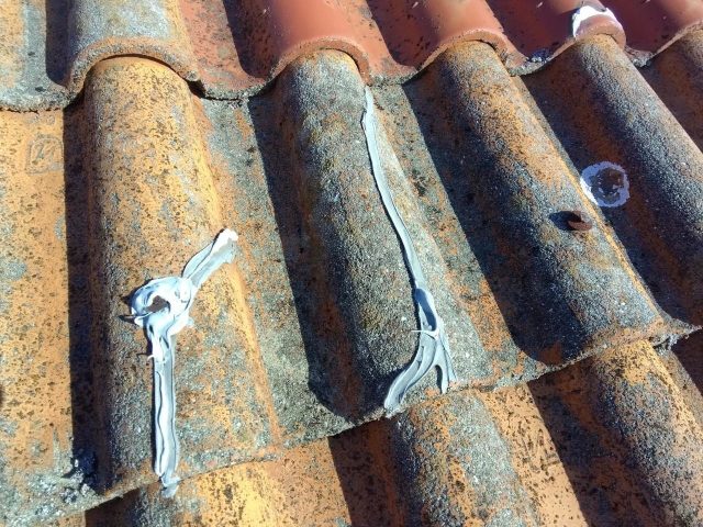 加古川市のセメント瓦屋根の劣化